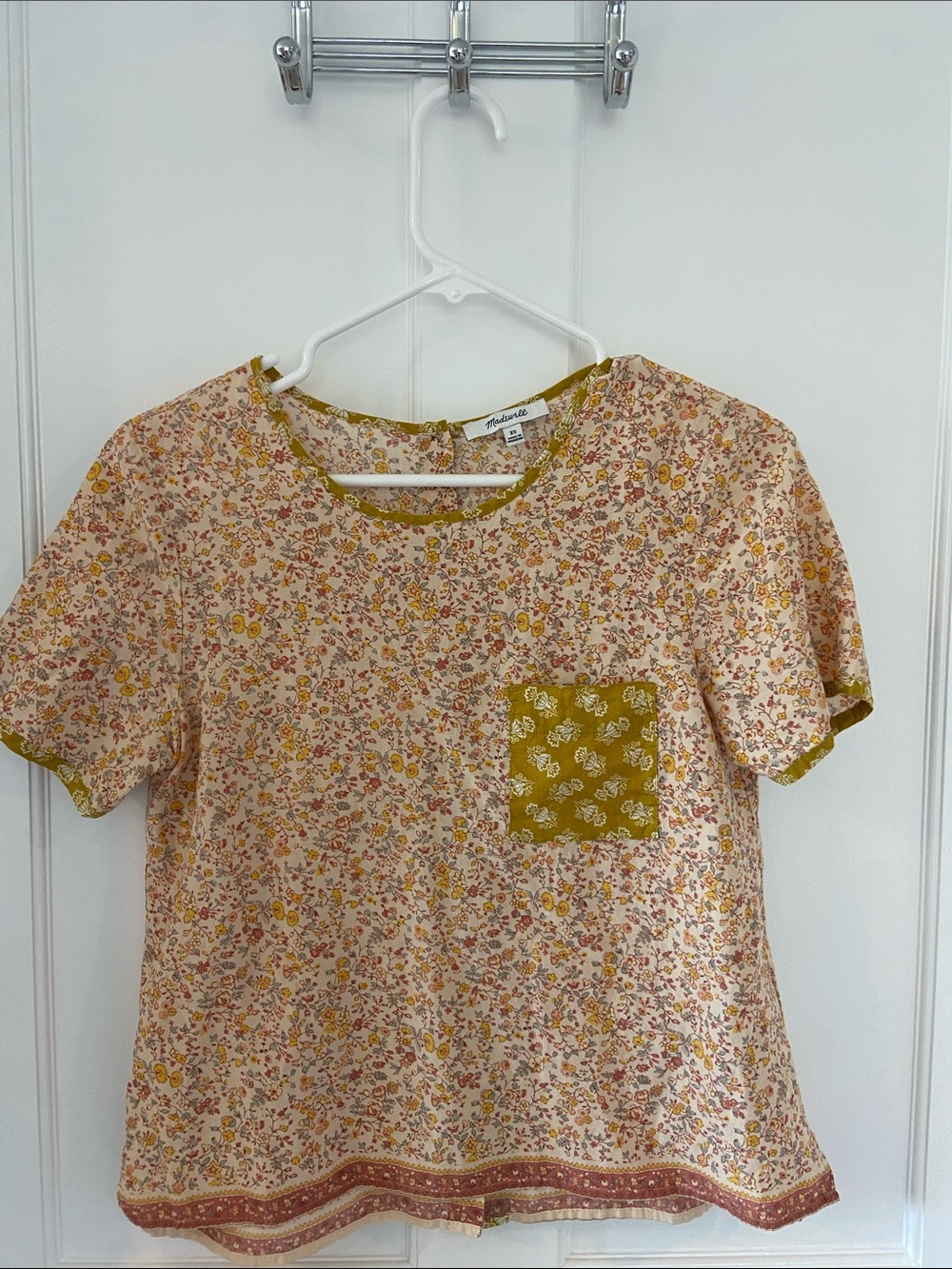 Madewell Floral Short Sleeve Top with Saffron Pocket and Button Back detail